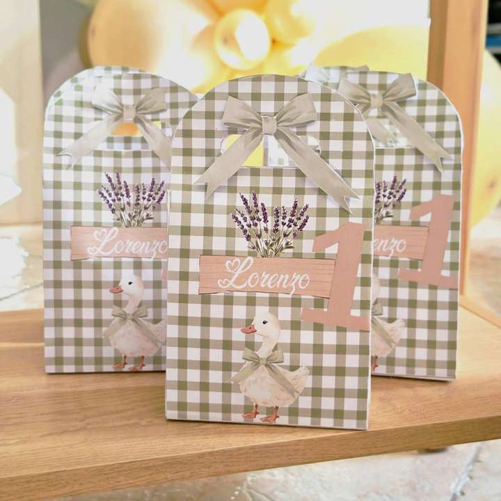 Particolare di scatoline coordinate di un allestimento tema oca realizzato per un primo compleanno da Alessia Vincenti Roma